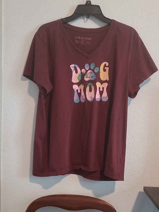 Life Is Good Tops - Women's XL Life Is Good Dog Mom V-Neck Tee in Burgundy with Colorful Paw Graphic